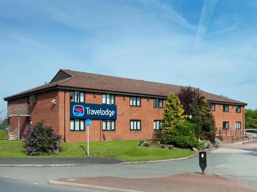 Travelodge Widnes - Image 1