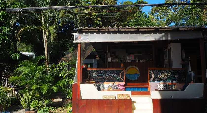 Sundaze Samet Hostel & Hangout - Image 1