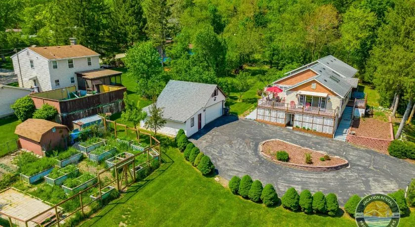 New Lake Como Retreat with Bar and Pool Table - Image 1