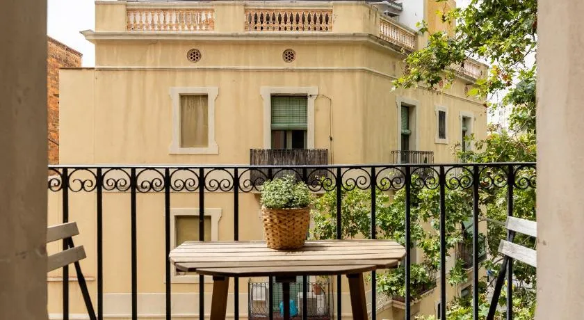 Decô Apartments Barcelona-Sants - Image 1