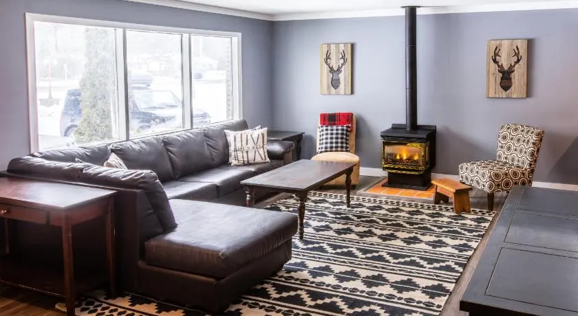 4 Bedroom Rustic Chalet - Image 1