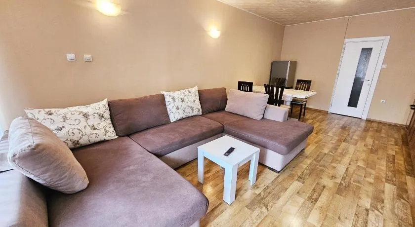 Green House Apartment - Image 1