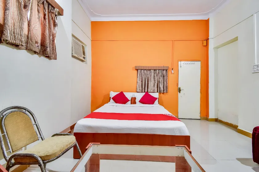 OYO Flagship 71325 Hotel Chirag And Lawn - Image 1