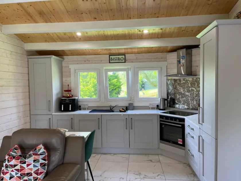 Cosy Cabin Hideaway 3km from Cavan Town - Image 1