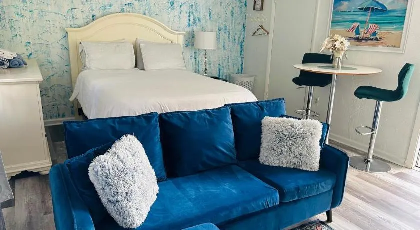 Cozy Studio 10 minutes from Siesta Key -perfect for couples - Image 1