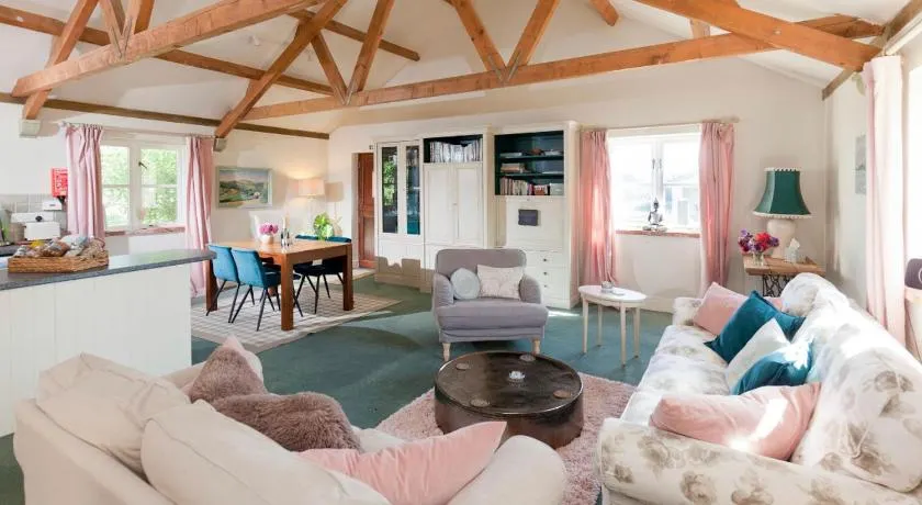 Spacious Swallow Cottage - Image 1