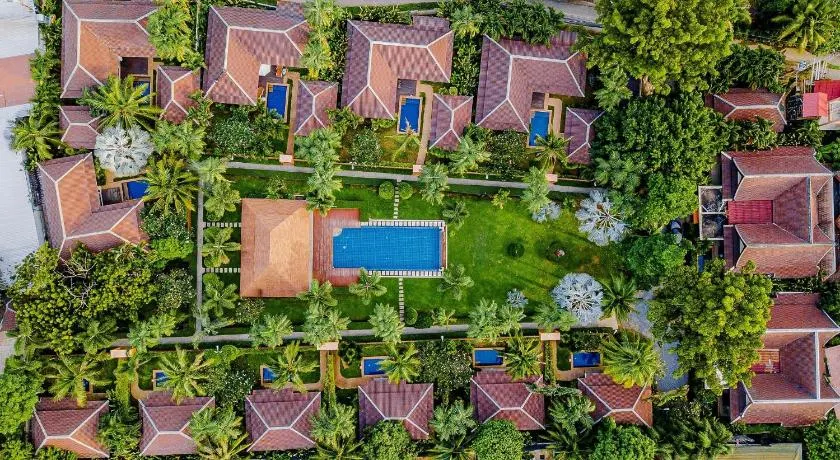 Setrova Green Garden Pool Villa Naiharn Phuket - Image 1