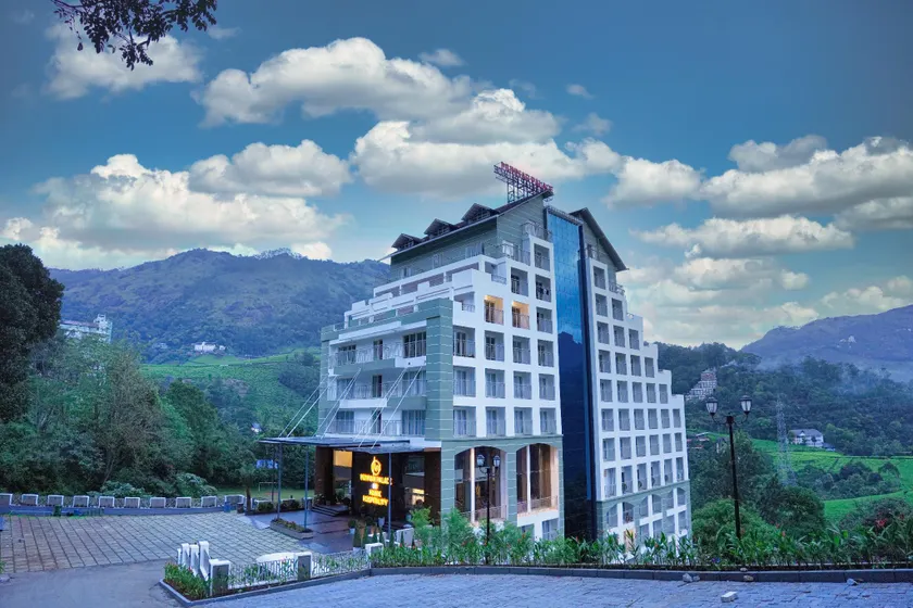 Golden Munnar Palace By Hawk Hospitality - Image 1