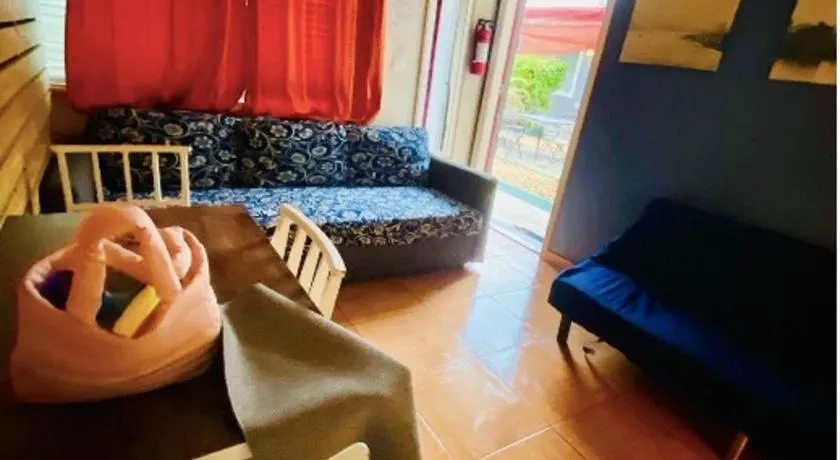 1BR Hollywood Studio Near Beach - Image 1