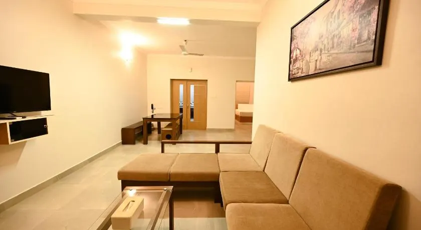 Castilo Inn Hotel Apartments - Image 1