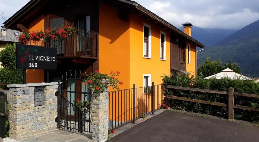 Il Vigneto Rooms & Breakfast - Valtellina Panoramic View - Image 1