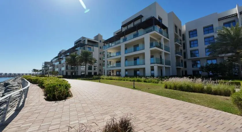 Luxurious apartment at address residences - Image 1