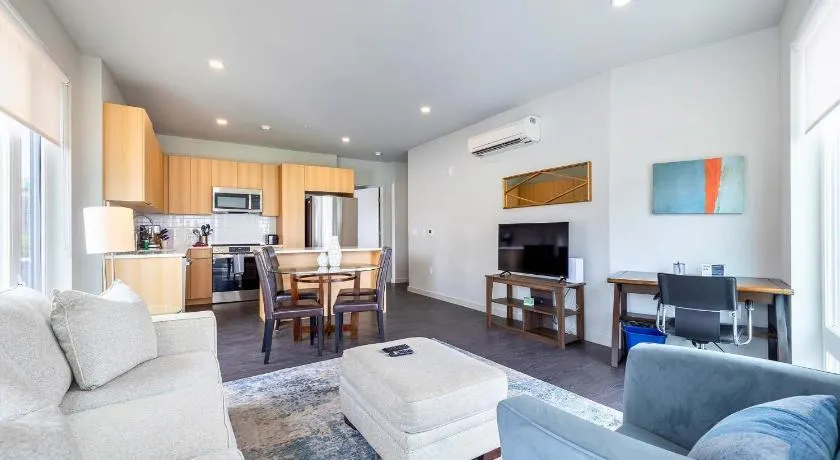 Luxury Apt Downtown - Image 1