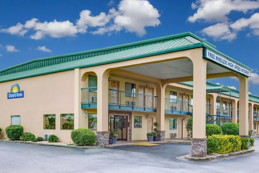Days Inn by Wyndham Macon I-475 - Image 1