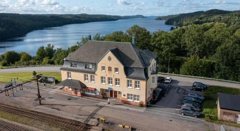 Stationshuset bed and breakfast i Ed - Image 1