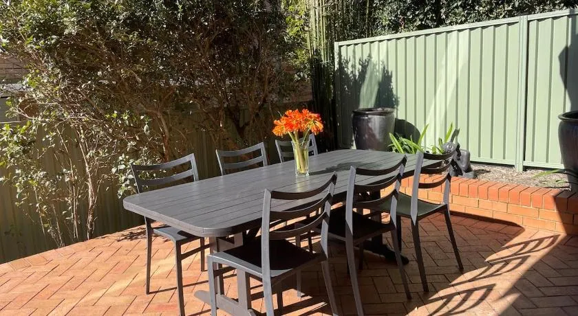 Cronulla courtyard unit, 10 mins walk to Beach & Bay - Image 1
