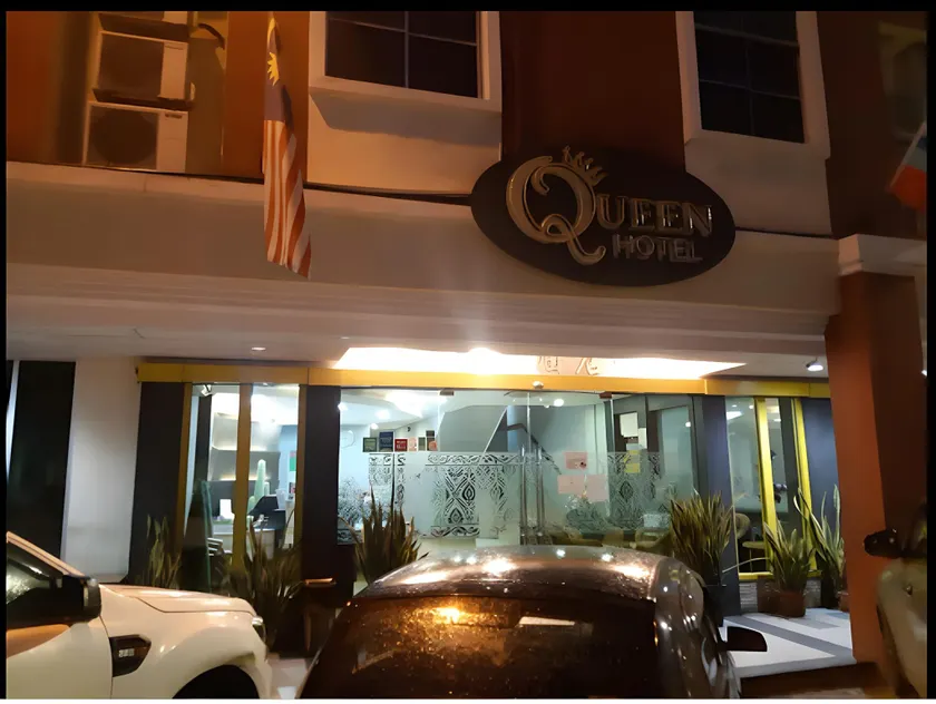 Queen Hotel - Image 1
