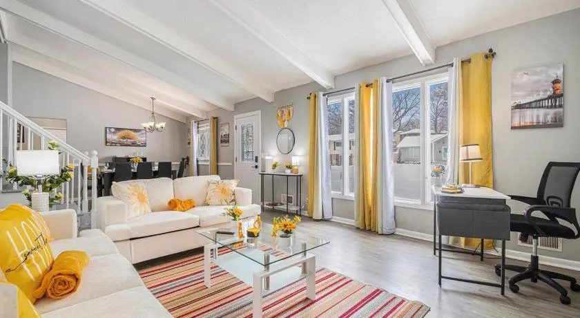 Modern 4-Bedroom Retreat - Image 1