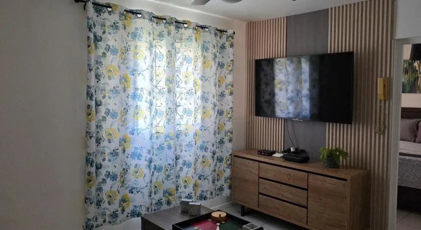Stylish 2BR Prime Location Gated 24 7 Secure - Image 1