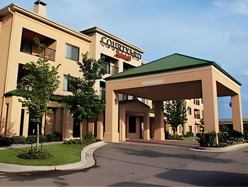 Courtyard Houston The Woodlands - Image 1