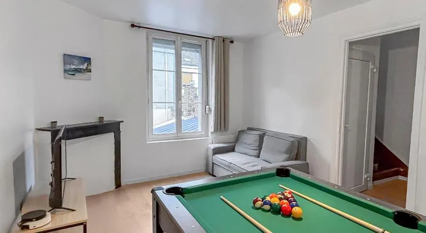 Évasion détente avec Jacuzzi Sauna & Billard - Image 1