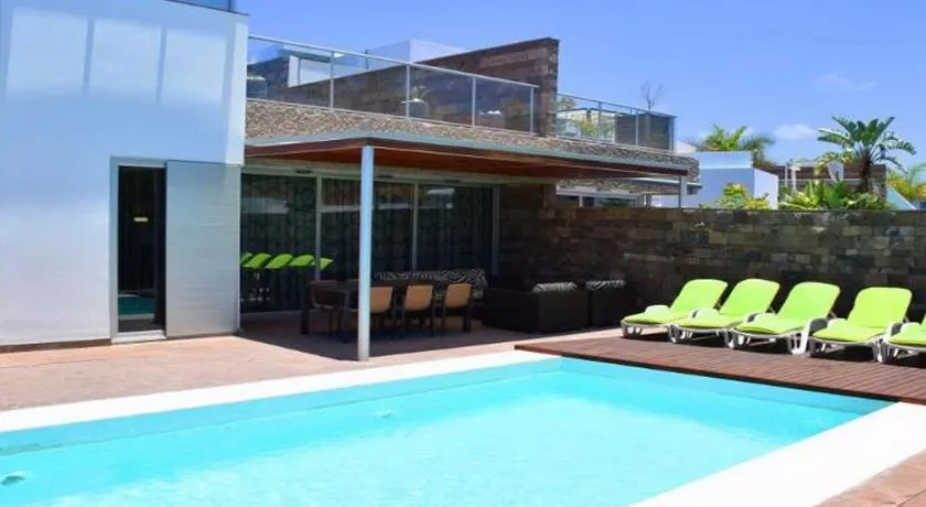 Logement de vacances \"Villa de 5 chambres à Playa del Duque\" avec piscine privée - Image 1