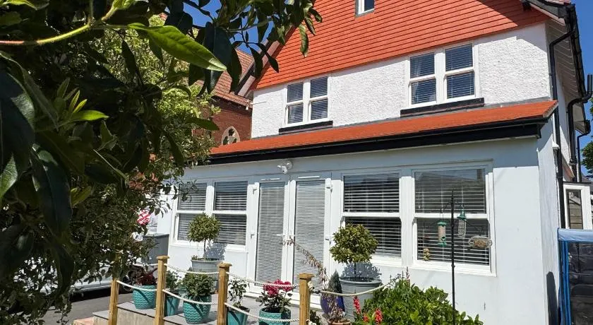 Raddenstile Boutique B&B, Exmouth - Image 1