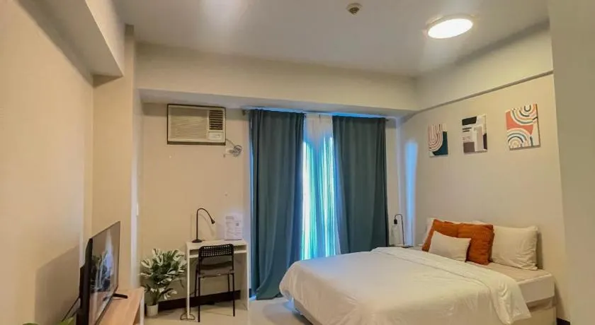 Studio Unit with Balcony in Manhattan Heights - Image 1