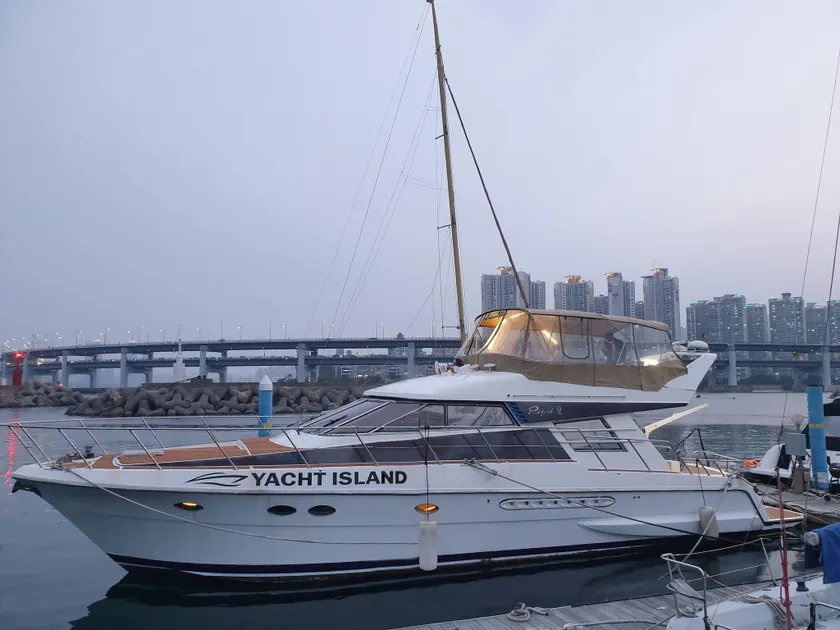 Yacht Island - Image 1