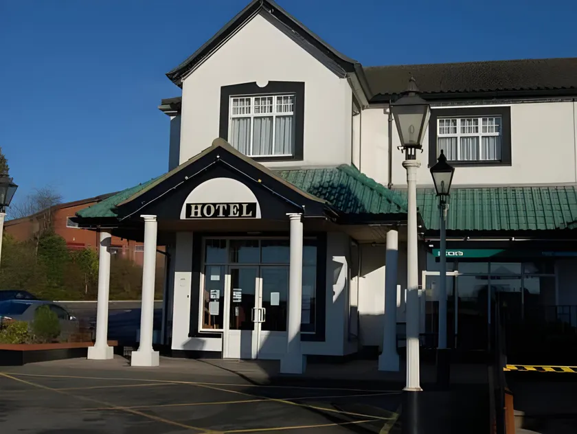 Ivanhoe Inn and Hotel - Image 1