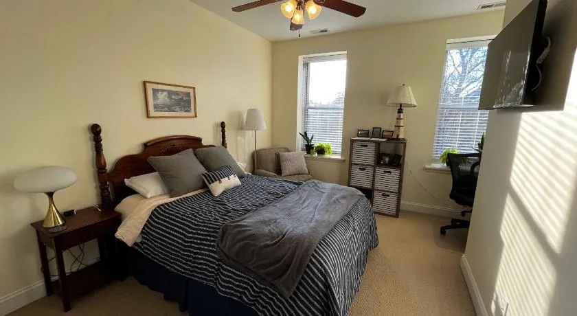 Fox Park Gem Cozy Room with Premium Bedding & Desk - Image 1