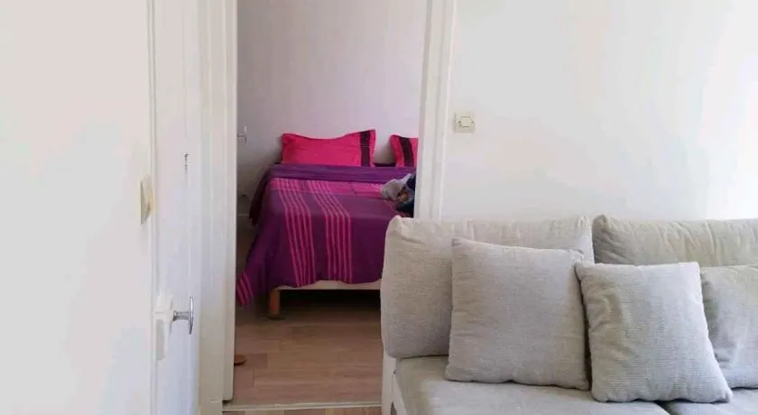 FamousHouse - Image 1