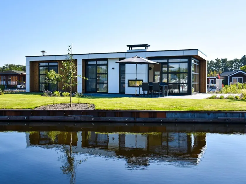 Modern Holiday Home Near the Loosdrechtse Plassen - Image 1