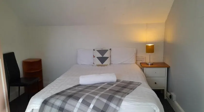 Budget Loft room Shared guest house by University R10 - Image 1