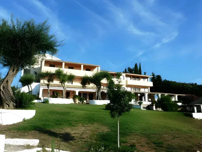 Penelope Apartment Hotel - Image 1