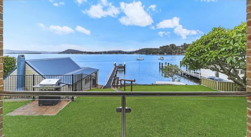 Waterview Retreat - Blackwal - Image 1