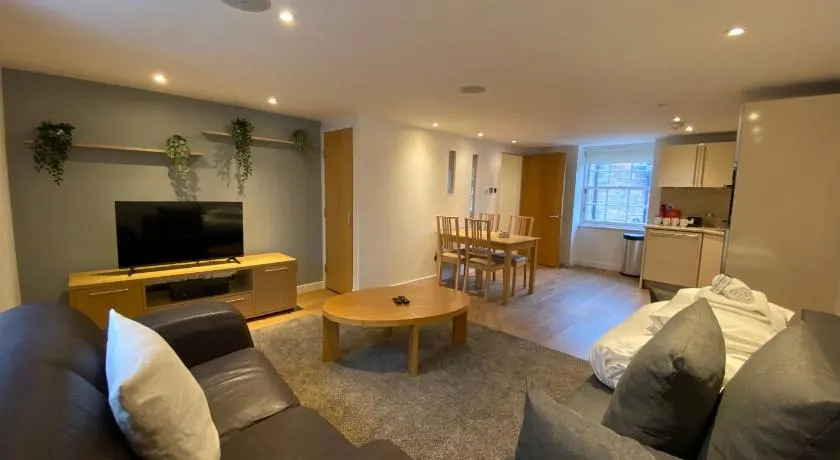 CS Exclusive Apartments of Princess Street West End - Image 1