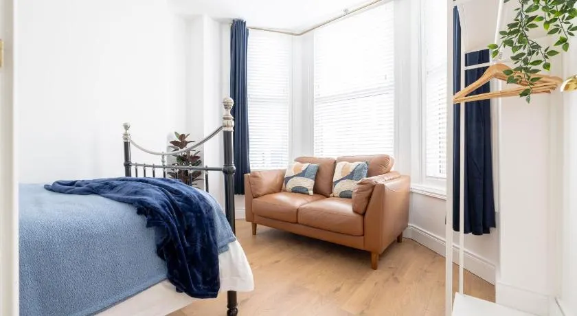 Luxury 1 bed Apartment - Image 1