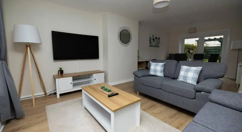 Pristine 3 bedroom house - Image 1