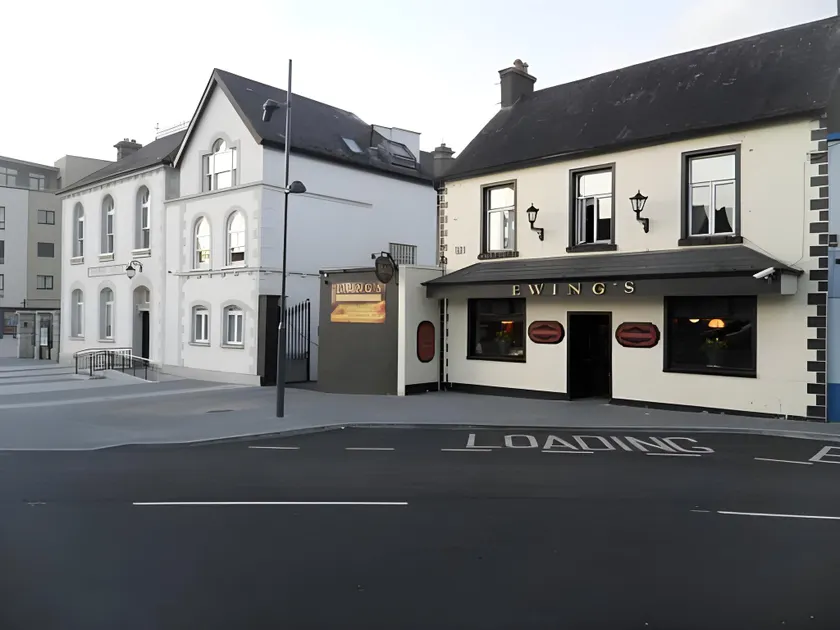 Ewings Bar & Self-Catering Accommodation - Image 1