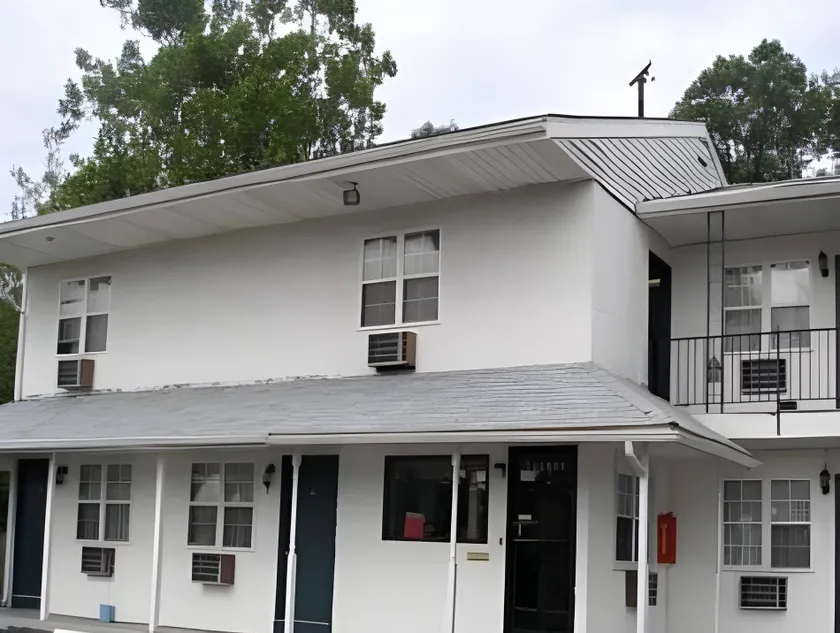 Red Carpet Inn Berlin - Image 1