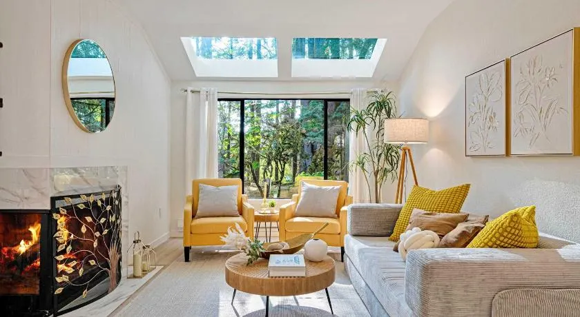 Marbella Lane-Cozy Luxury Townhome near Microsoft - Image 1