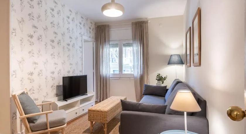 Sagrada Familia 2 min away, Spacious 3BR, Barcelona - Image 1