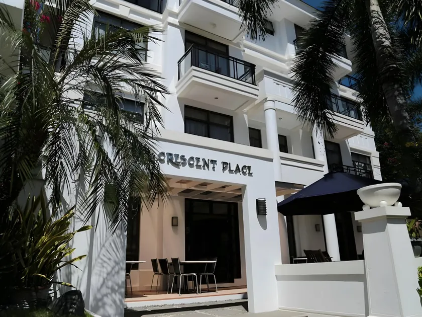 One Crescent Place Hotel - Image 1