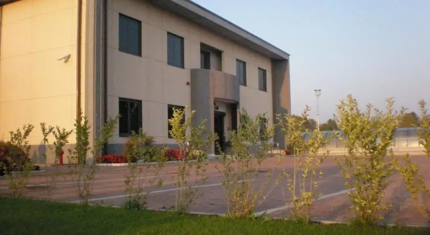 Groane Hotel Residence - Image 1