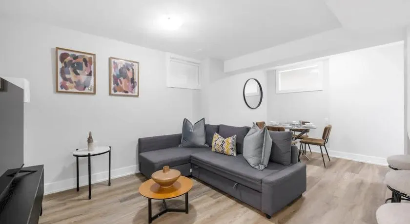 Stylish 3BR Retreat in Toronto Bloordale - Image 1