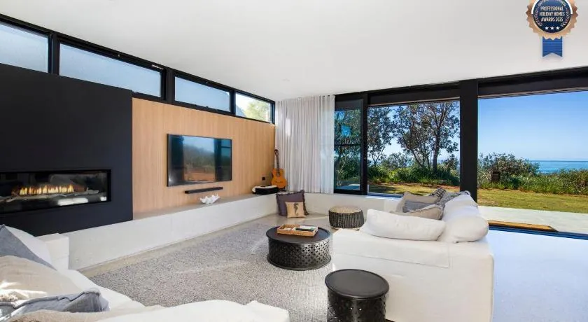 Banksia I Absolute Beachfront - Image 1
