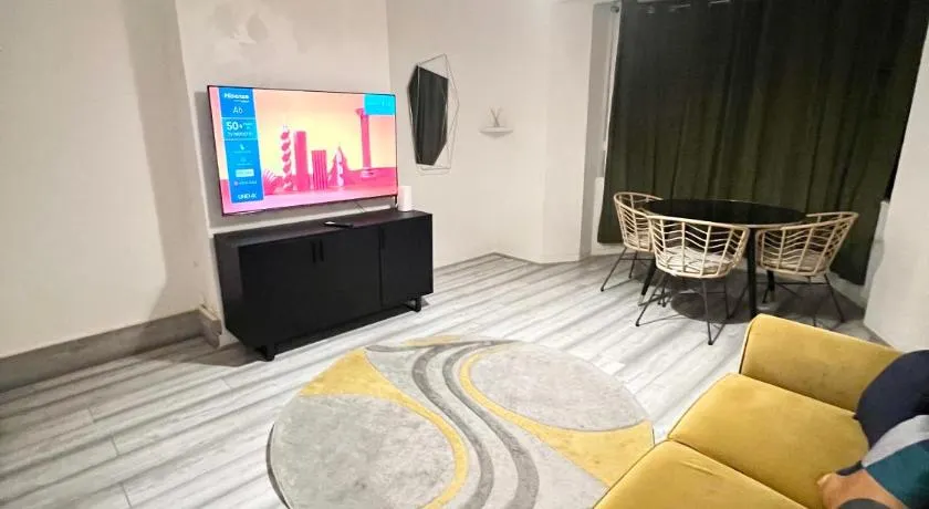 2 Bedroom flat with Balcony in White City, Hammersmith - Image 1