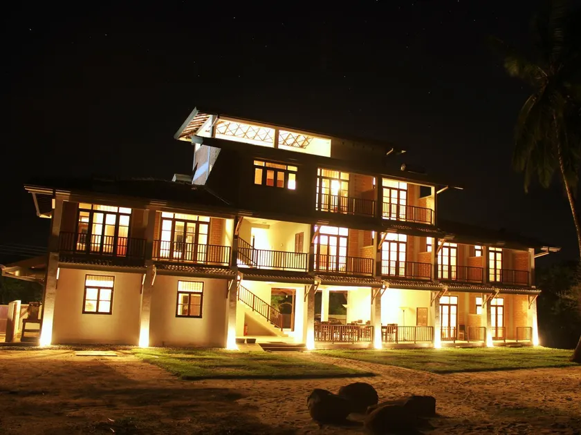 Serein Beach Hotel - Image 1