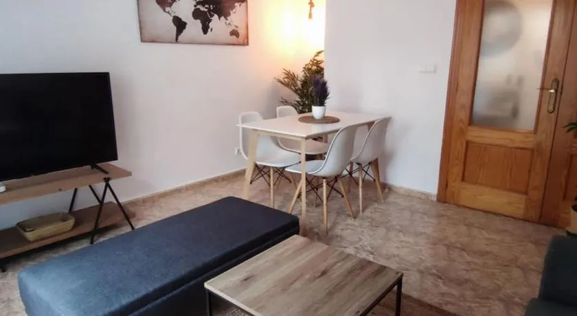 Apartamento en el centro de Elche con terraza - Image 1